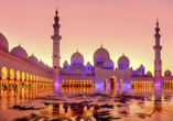 Die Sheikh Zayed Moschee entführt Sie in eine Welt wie aus 1001 Nacht.