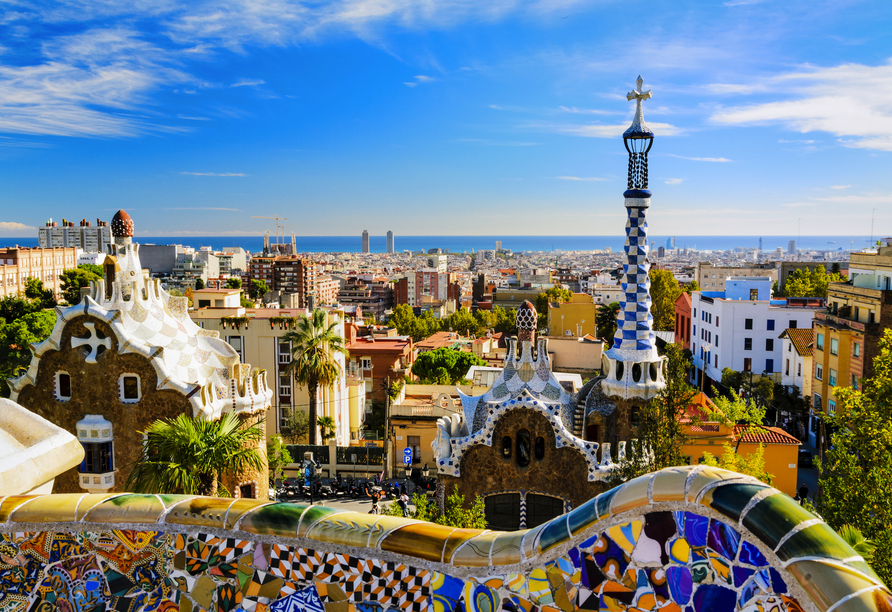 Barcelona ist insbesondere für die eindrucksvollen Werke Gaudís wie den Park Guell bekannt.