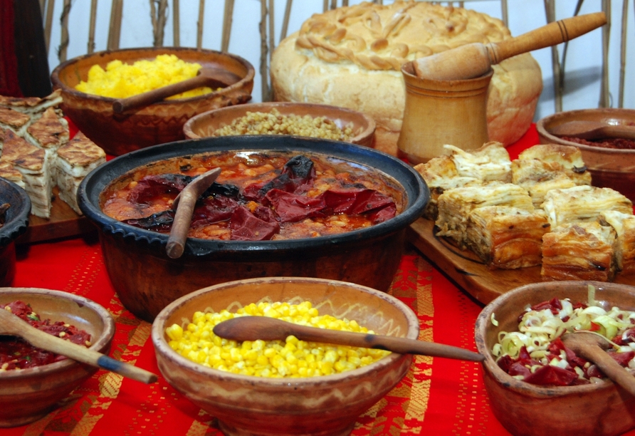 In Skopje wird es traditionell bei einem Abendessen in einem typischen Restaurant.
