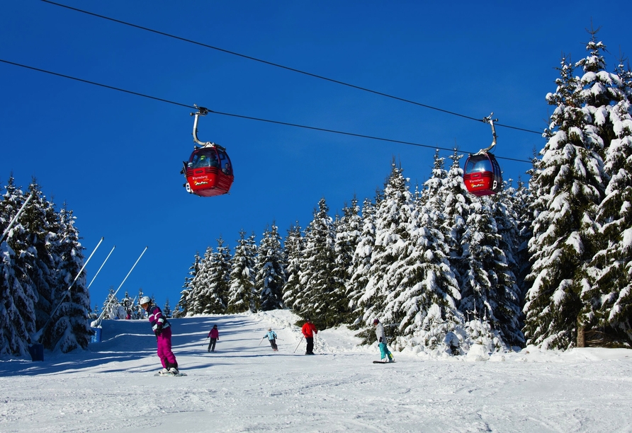 Der Harz ist auch ein Paradies für Wintersportler – bei Langlauf, Abfahrt, Rodeln oder Schneeschuhwanderungen kommt jeder auf seine Kosten.