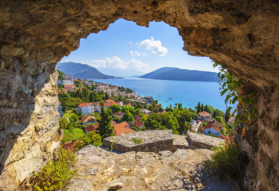 Unternehmen Sie einen Ausflug in den beliebten Urlaubsort Herceg Novi (ca. 3 km entfernt).