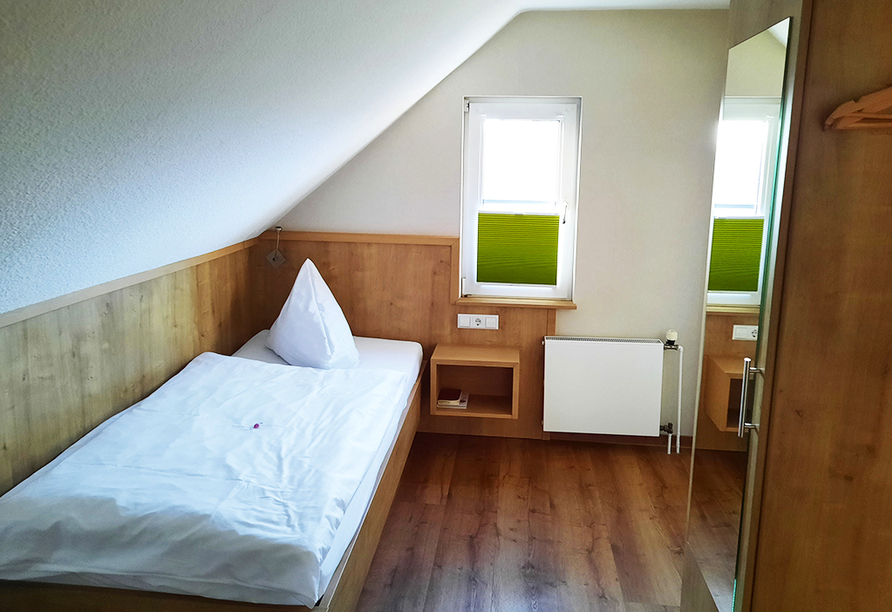 Beispiel eines Einzelzimmers im Hotel Zur Linde in Heede