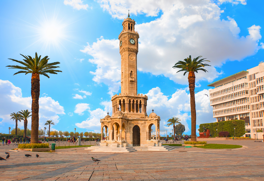 In Izmir unternehmen Sie eine Stadtrundfahrt.