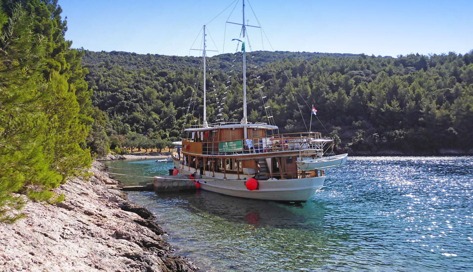 Freuen Sie sich auf türkisblaues Wasser und einsame Buchten beim Inselhopping durch Kroatien!
