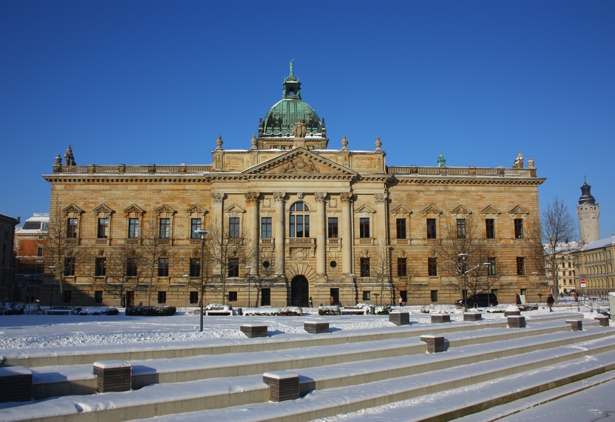 Das Bundesverwaltungsgericht ist ein eindrucksvolles Gebäude und verspricht im Winter ein paar magische Bilder.