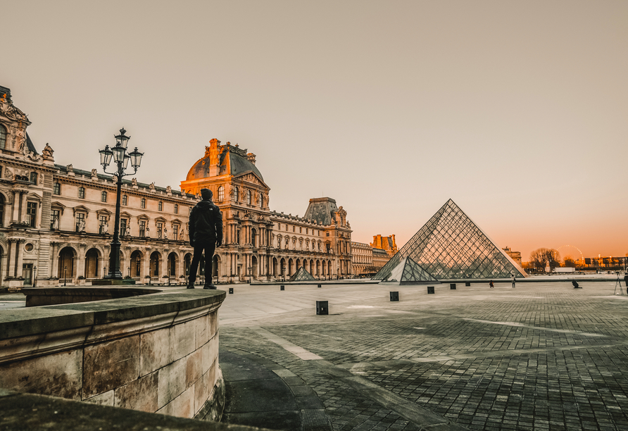 Das Louvre Museum in Paris sollten Sie sich auf keinen Fall entgehen lassen!