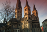Die ehemalige Bundeshauptstadt Bonn erwartet Sie mit sehenswerten Gebäuden – wie dem Münster, dem Wahrzeichen der Stadt.