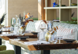 Im lichtdurchfluteten Restaurant le Poirier mit offener Küche werden Sie kulinarisch verwöhnt.