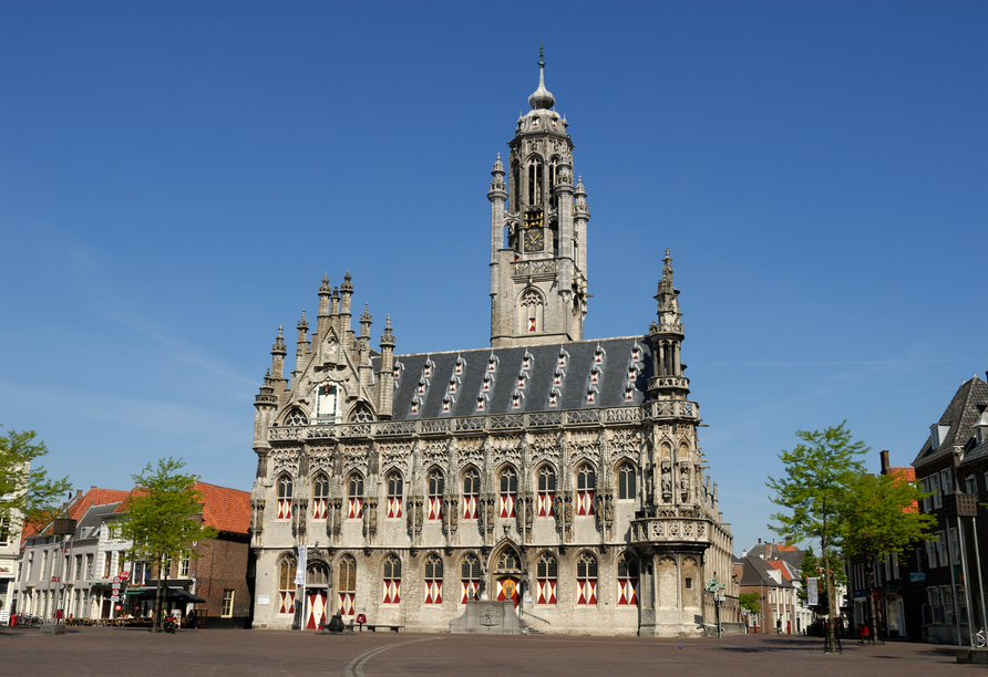 Das spätgotische Rathaus von Middelburg ist eines der schönsten Gebäude der Niederlande.