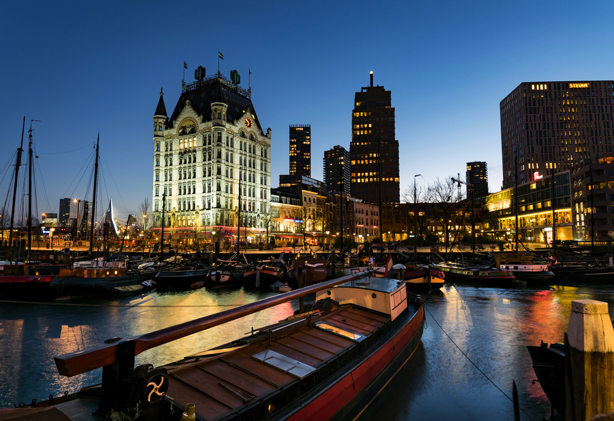 Das moderne Rotterdam hebt sich von anderen Städten in den Niederlanden deutlich ab.
