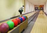 Auf der Bowlingbahn ist der Spaß mit der ganzen Familie garantiert.