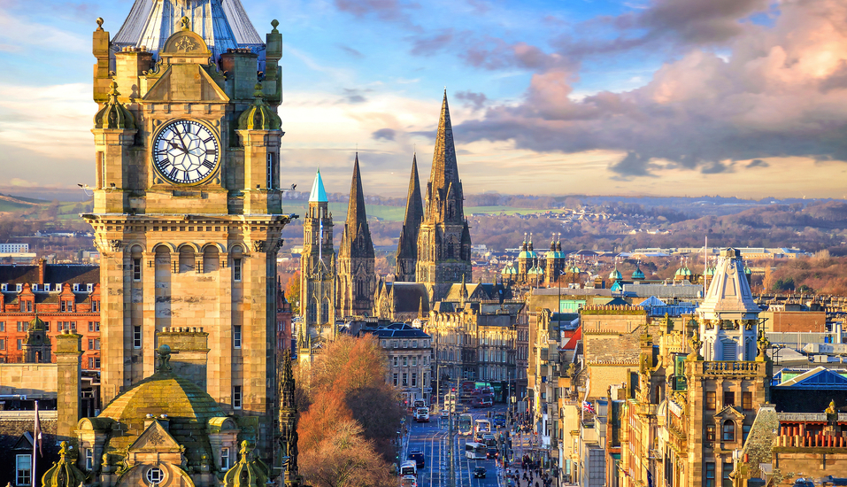 Ein Highlight Ihrer Kreuzfahrt: Besuchen Sie die schottische Hauptstadt Edinburgh.