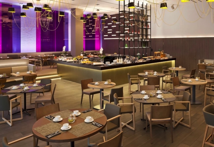 Queen Elizabeth, Hotel Meliá Barcelona Sky, Restaurant