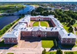 Mietwagenrundreise durch Lettland Litauen und Estland, Größtes Barockschloss des Baltikums Jelgava