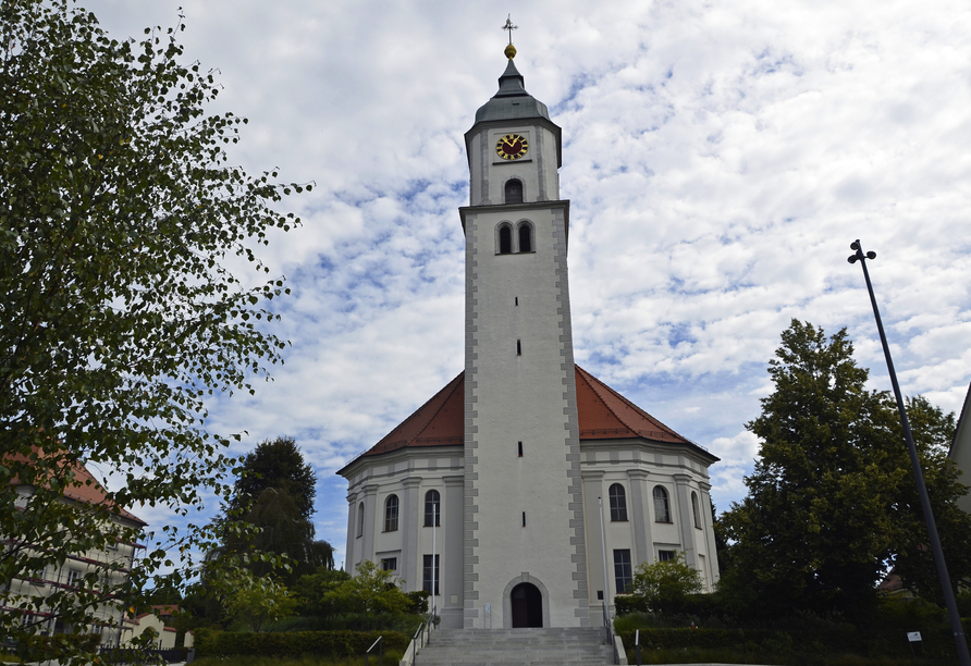 Besuchen Sie die bezaubernde Stadtpfarrkirche St. Verena in Bad Wurzach.