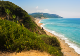 Die sanften Wellen rollen an die Küste Korfus und lassen keinen Zweifel – so idyllisch verbringen Sie Ihre Zeit nur auf Korfu.