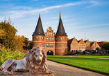 Lübeck mit dem berühmten Holstentor ist einer der kulturellen Höhepunkte Ihrer Reise.