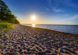 Am malerischen Strand können Sie erholt gen Sonnenuntergang spazieren.