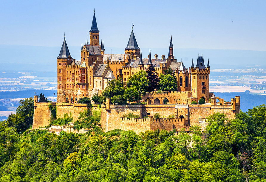 Auch die Umgebung ist mit Ausflugszielen wie der Burg Hohenzollern äußerst reizvoll.