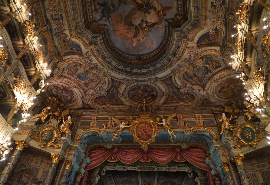 Glanz und Geschichte vereint: Das UNESCO-Weltkulturerbe Markgräfliche Opernhaus ist ein Juwel der Barockarchitektur.