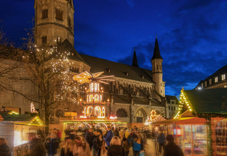Besuchen Sie den Weihnachtsmarkt am Bonner Münster.