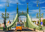 Wunderschön anzusehen ist die Freiheitsbrücke in Budapest.