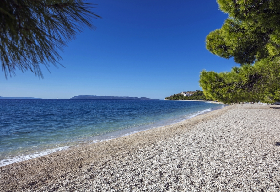 Der Strand von Tučepi ist mit vier Kilometern der längste Strandabschnitt an der Makarska Riviera.