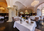 Lassen Sie sich von den kulinarischen Spezialitäten im Restaurant des Schlosshotels verwöhnen.