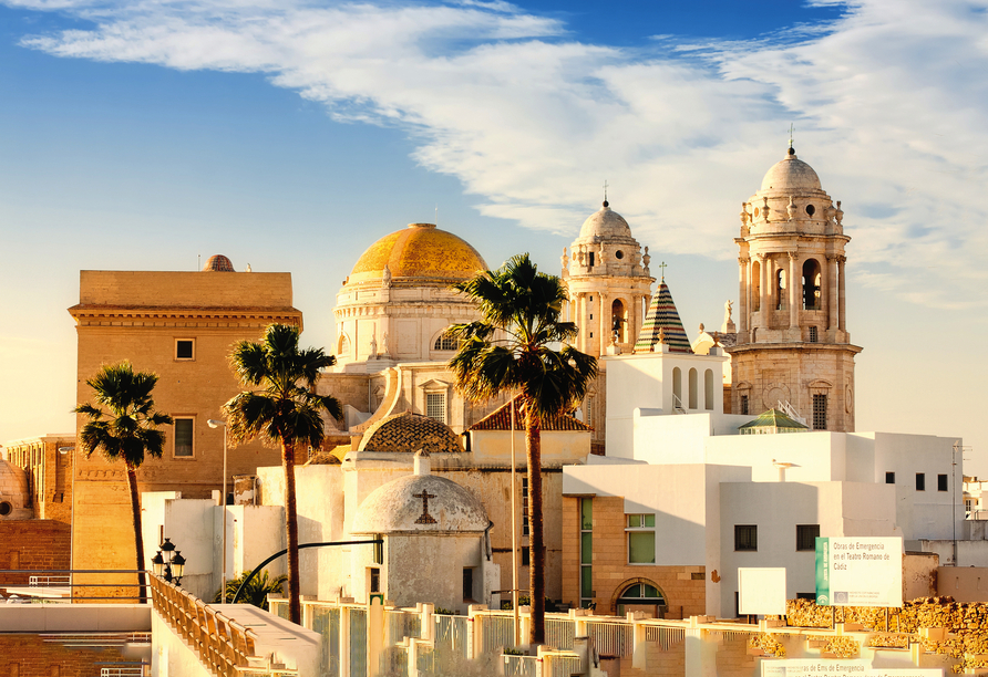 Die Kathedrale von Cádiz ist ein Wahrzeichen und Orientierungspunkt in der historischen Altstadt.