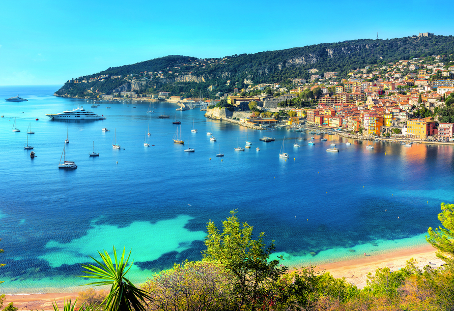 Im schönen Nizza an der Côte d'Azur startet Ihre Segelkreuzfahrt. 
