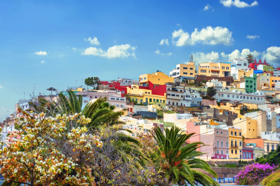Bestaunen Sie die wunderschönen bunten Häuser in Las Palmas de Gran Canaria.
