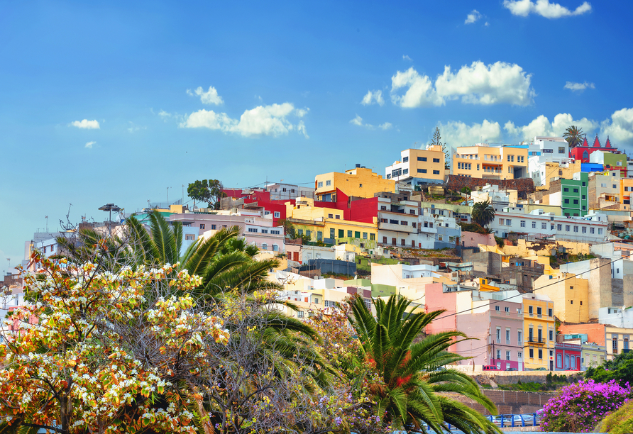 Bestaunen Sie die wunderschönen bunten Häuser in Las Palmas de Gran Canaria.