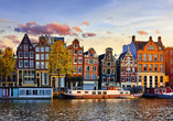 Machen Sie einen Ausflug in die niederländische Hauptstadt Amsterdam. 