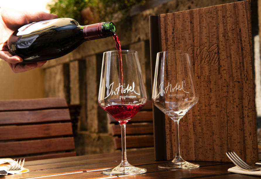 Marktbreit befindet sich im Fränkischen Weinland, sodass ein gutes Glas Wein zu Ihrem Urlaub einfach dazugehört.