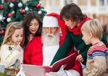 Für die Kinder kommt der Nikolaus zu Besuch.