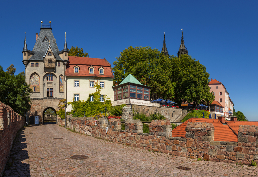Die Schlossbrücke Meißen mit Blick auf das Torhaus ist ein beliebtes Fotomotiv.