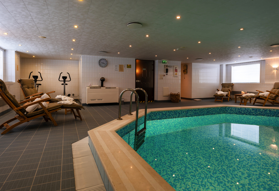An Bord von DCS Amethyst Classic befindet sich ein schöner Wellnessbereich, der mit einem Hallenbad und einer Sauna für Erholung sorgt.