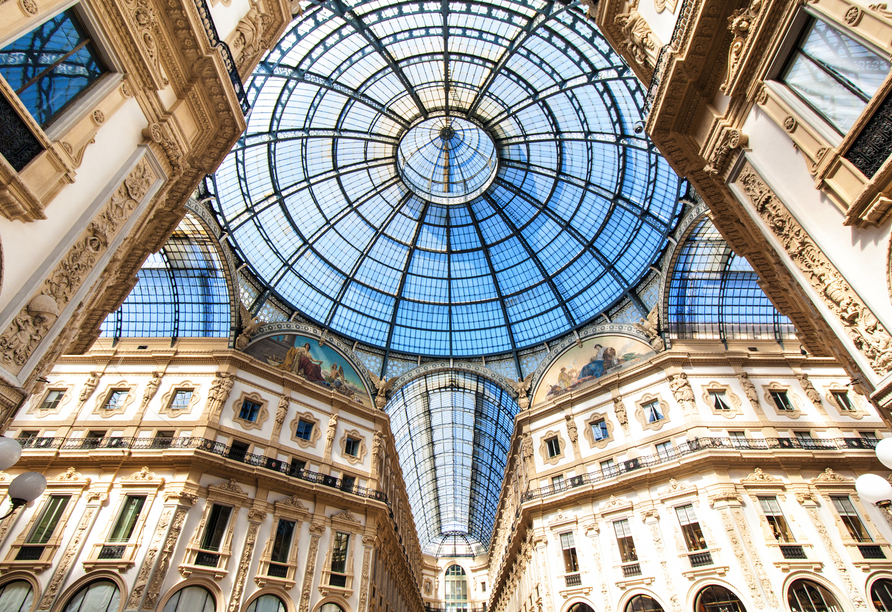 Das beeindruckende Bauwerk Galleria Vittorio Emanuele II ist eine Einkaufsgalerie in Mailand.
