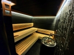 In der Sauna können Sie vollkommen relaxen. 