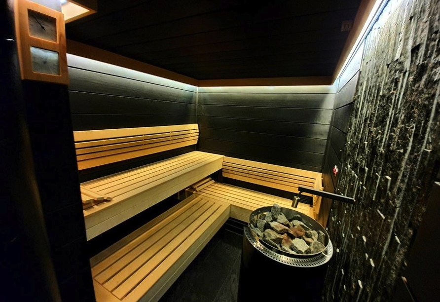 In der Sauna können Sie vollkommen relaxen. 