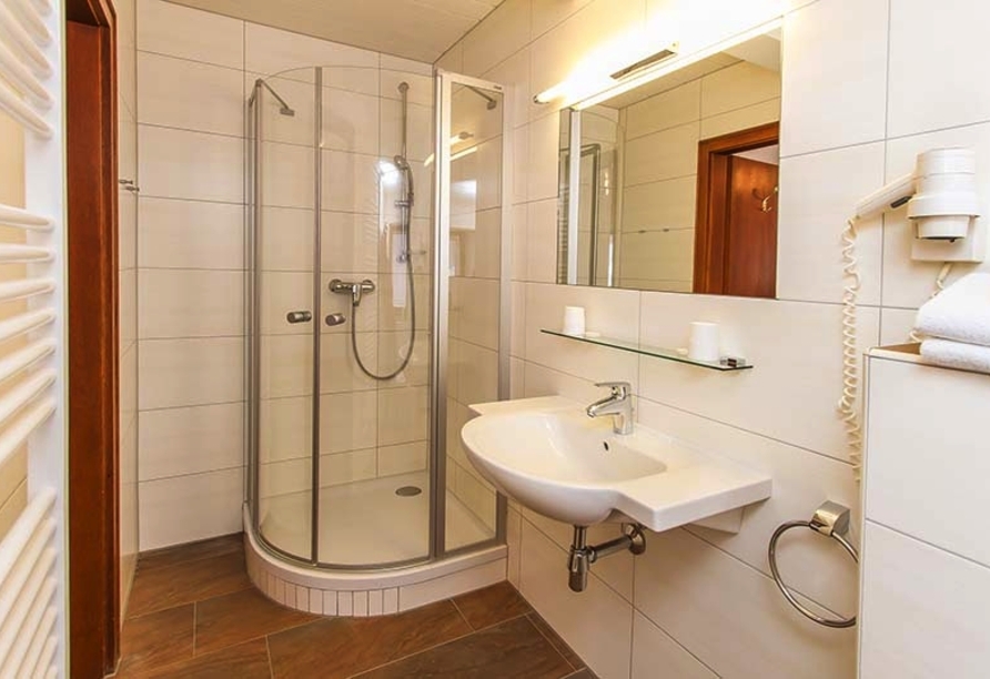 Hotel Gasthof Bad Hochmoos, Beispiel eines Badezimmer im Doppelzimmer Komfort