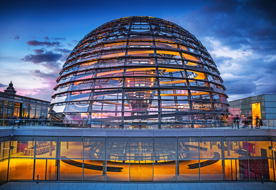Besichtigen Sie die eindrucksvolle Reichstagskuppel auch von innen.