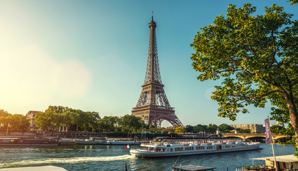 Freuen Sie sich auf Ihre inkludierte Schifffahrt auf der Seine mit tollem Paris-Panorama.