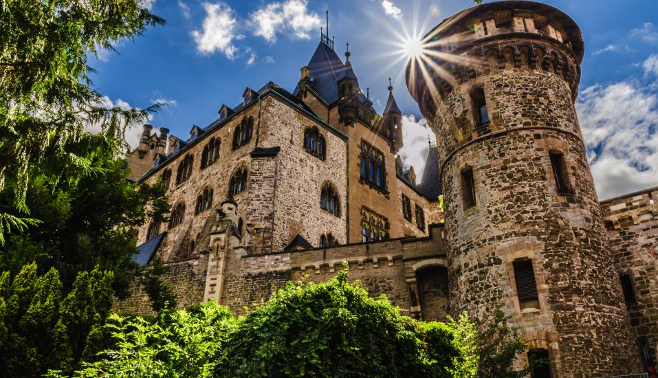 Das prächtige Schloss Wernigerode erwartet Sie direkt vor der Haustür.