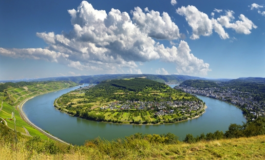 Die atemberaubende Rheinschleife bei Boppard vom Vierseenblick im UNESCO-Welterbe Oberes Mittelrheintal.