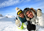 Hotel Auderer in Imst in Tirol, Lachendes Paar im Schnee