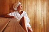 Entspannen Sie in der Sauna.