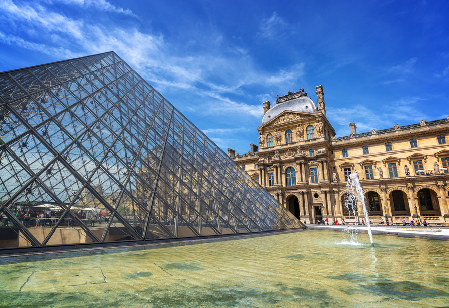 Besuchen Sie den weltbekannten Louvre.