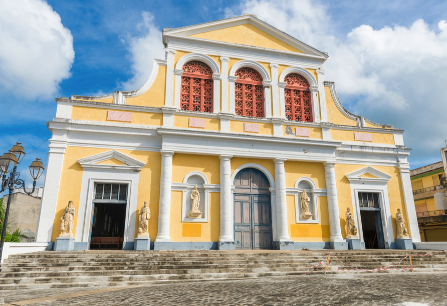 Besuchen Sie die Kathedrale Saint-Pierre-et-Saint-Paul in Pointe-à-Pitre auf Guadeloupe.