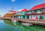Bunte Häuschen wie hier am Hafen von St. John's auf Antigua werden Ihnen in der Karibik öfter begegnen.